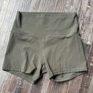 lululemon athletica High-Waisted Green Shorts 4 inch